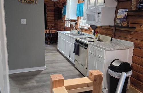 Schnellville House | Log Cabin 2 at Osborn Boat Ramp on Patoka Lake