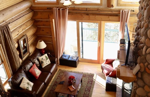 Pinedale Cabin | Log Cabin at White Pine Ski Area, Pinedale. In The Wind River Mountains