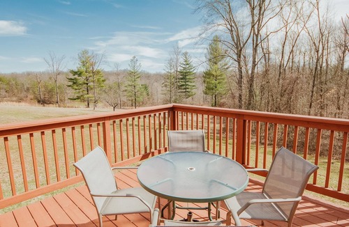 Helmsburg Cabin | Log Cabin, Hot Tub, Fire Pit, Near Yellowwood