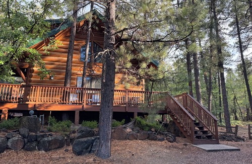 Pinetop Cabin | Log Cabin in the Woods