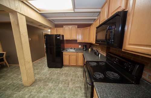 Jones Mills Hotel | Log Cabin Lodge & Suites