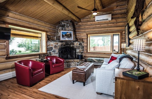 Ennis Cabin | Log Cabin on the North Shore of Ennis Lake. Dramatic Views of the Madison Range