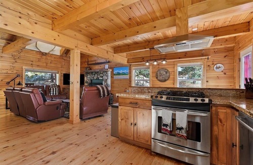 McCall Cabin | Log cabin with game room by skiing & lake