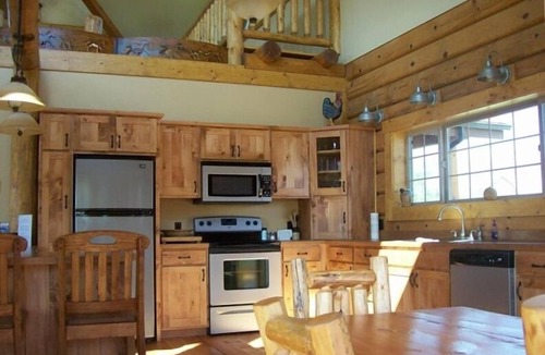 Bozeman House | Log Home in Beautiful Country Setting - Minutes from Bozeman!
