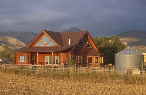 Bozeman House | Log Home in Beautiful Country Setting - Minutes from Bozeman!