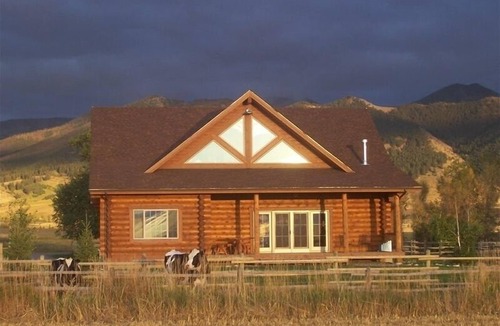 Bozeman House | Log Home in Beautiful Country Setting - Minutes from Bozeman!