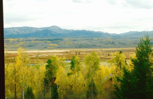 Moran House | Log Home with View of the Buffalo Valley, Family Holiday Pricing Promotions