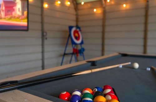 Canyon Lake House | Lone Star Getaway I Rec Barn I Fire Pit Nights I Movie Night Projector