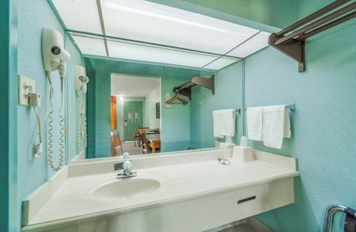Harlingen Hotel | Lone Star Inn & Suites