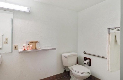 Erick Hotel | Lonestar Inn & Suites, Erick OK Hwy 40 BY OYO