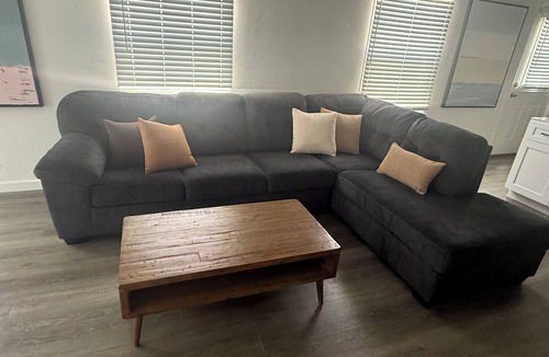 Bixby North House | Long Beach - Renovated 2BR - Full Kitchen + W/D - Monthly Stays