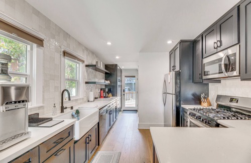 Eagle Rock House | Los Angeles Family Home w/Deck ~ 7 Mi to Downtown