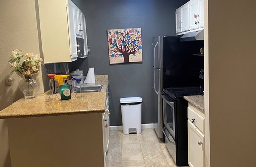 Koreatown Condo | Los Angeles Private Bedroom/Private Bathroom