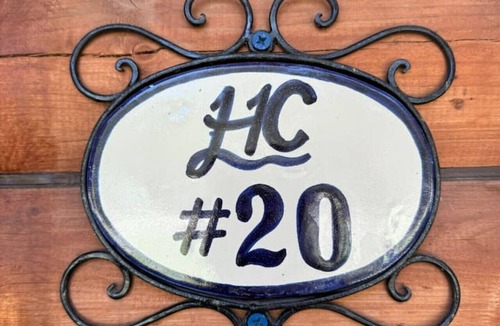 Grantsdale Cabin | Lost Horse Lodge - Double Queen Cabin #20