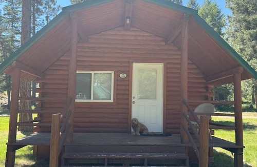 Grantsdale Cabin | Lost Horse Lodge - Double Queen Cabin #19 - PetsOK