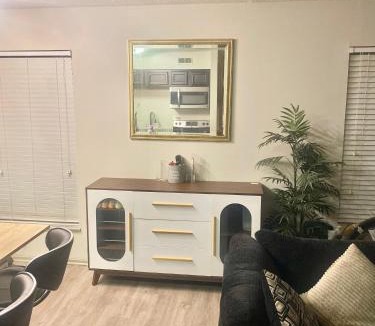 Buechel Apartment | Louisville Derby Special! 2 Queen Bdr