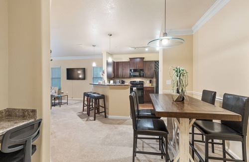 Executive Park Apartment | Lovely 1-bedroom apartment w/Pool + Wi-Fi