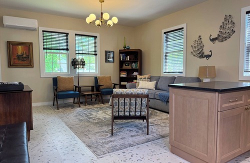 New Bern Apartment | Lovely 1-bedroom MCM apartment with AC near downtown New Bern