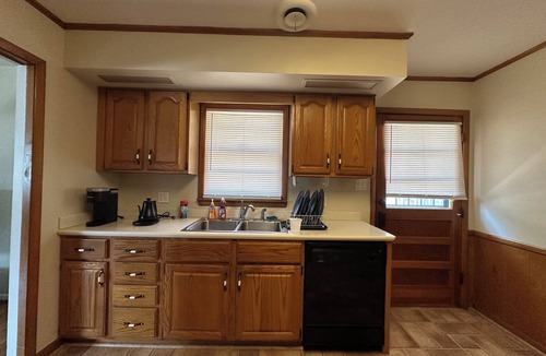 Jonesboro House | Lovely 3-bedroom house in Jonesboro with AC and WiFi