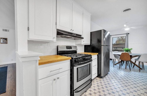 Mayo Meadow House | Lovely 3-bedroom house in the heart of Tulsa with AC