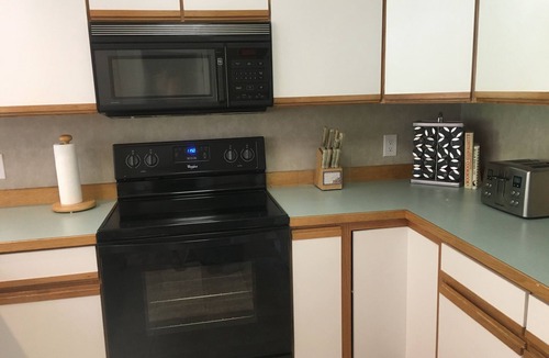 Columbia Falls House | Lovely 3 BR Meadow Lake, Hot Tub, mins to Glacier or Whitefish!