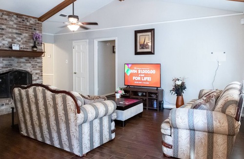 Briarforest House | Lovely Four Bed Room House located in the Energy Corridor. Close to everything!