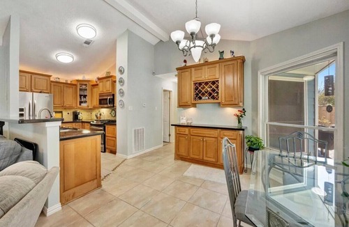 Nassau Bay House | Lovely & Fully Furnished 2BR Home – All Bills Paid – Soothing Houston Retreat