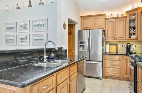 Nassau Bay House | Lovely & Fully Furnished 2BR Home – All Bills Paid – Soothing Houston Retreat