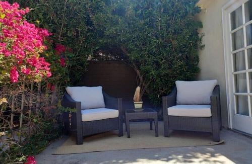 Fairfax District Apartment | Lovely guest house with garden and patio
