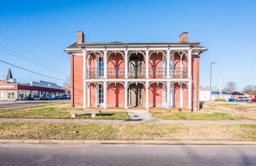 Franklin Apartment | Lovely historic spot, walk to the square!