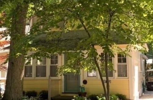 Lakeside House | Lovely Lakeside Cottage! Sleep 11, easy parking, linens included!