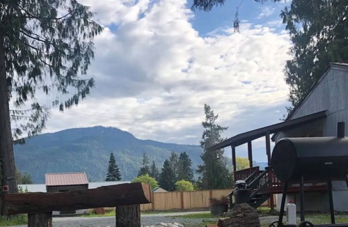 Clark Fork Condo | Lovely rental unit in downtown Clark Fork 521