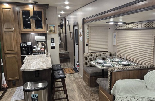 Deltona Lakes House | Lovely RV with outdoor pool and Jacuzzi.