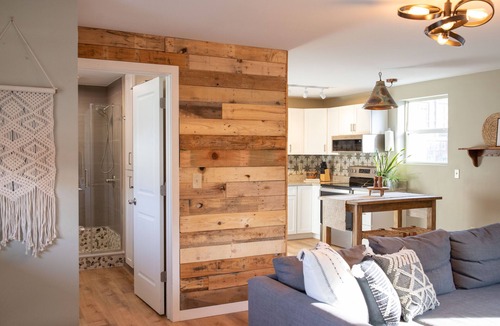 Pittsburgh Apartment | Lovely Strip District loft with free parking