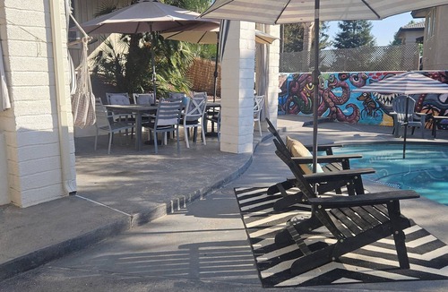 Bakersfield Apartment | Lovely studio with pool in enjoyable Bakersfield neighborhood