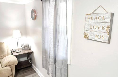 Greenfield House | Lovely Two Bedroom Home- Close to DT Greenfield