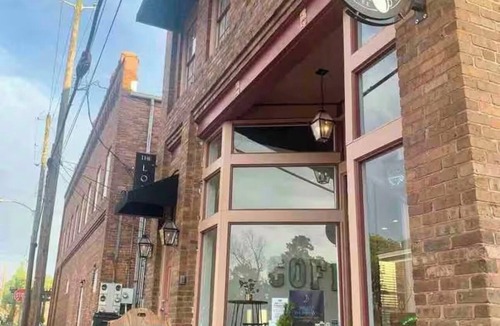 Marion Apartment | Lovely upscale 3-bedroom Loft apartment downtown Marion