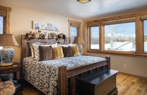 South Park House | LPJH | Abundance of Nature, Breathtaking Views, and Privacy