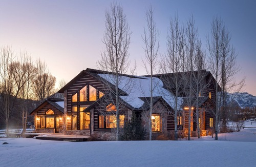 South Park House | LPJH | Abundance of Nature, Breathtaking Views, and Privacy