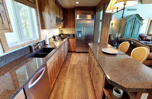 Teton Pines Condo | LPJH | Granite Canyon 2 | Quaint Elegant Condo in Teton Pines