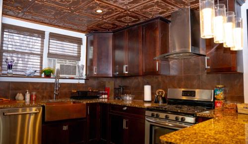 North Side Bed & Breakfast | Luangisa African House