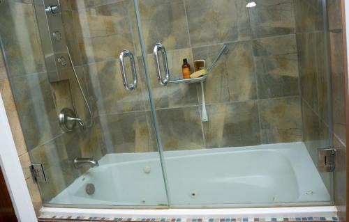 North Side Bed & Breakfast | Luangisa African House