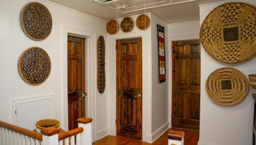 North Side Bed & Breakfast | Luangisa African House