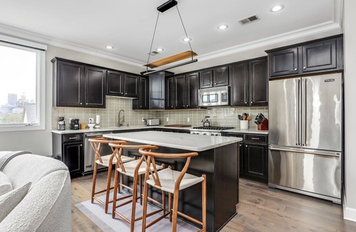 Midtown Condo | Lumber Baron’s Brush Park Penthouse - 3BR - 2 Kings/Queen/2.5Bath - 1-Car Garage