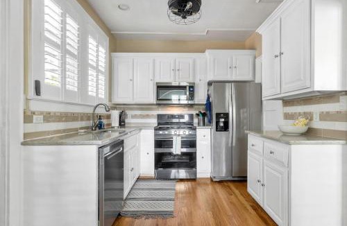Earlewood House | Lush 4BR on Lincoln