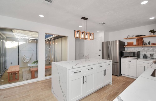 Chinatown House | Lux home in the heart of Houston's multicultural Chinatown.