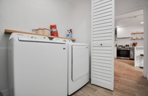 Chinatown House | Lux home in the heart of Houston's multicultural Chinatown.