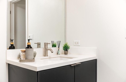 Wilshire Center Apartment | Lux Hotel Style 2 bedroom K Town with parking and GYM