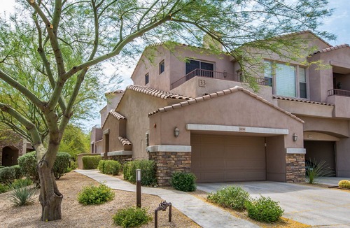 Talon Retreat House | Lux townhome in Tesoro at Grayhawk - WALK to grocery/coffee/restaurants!