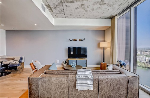 Rainey Street Historic District Condo | Luxe 24th flr condo w/wraparound lake-view balcony, rooftop pool, gym